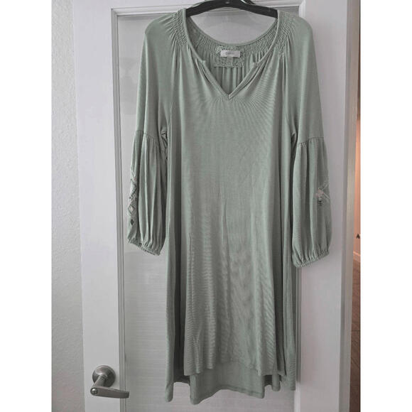 Cupio Dresses & Skirts - Women's Cupio Lace Sleeve Split Neck Dress Sage Green Size Medium